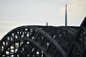 PSpringt kein Suizid Brueckenspringer Koeln Hohenzollernbruecke P060